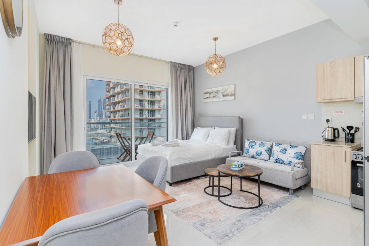 Cityscape Studio I Gym, Pool, & Cozy Views *