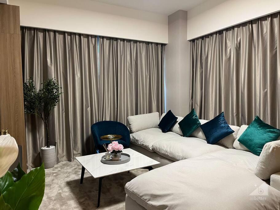 Dreamy Getaway 4b In Burj Royale Downtown Apartment