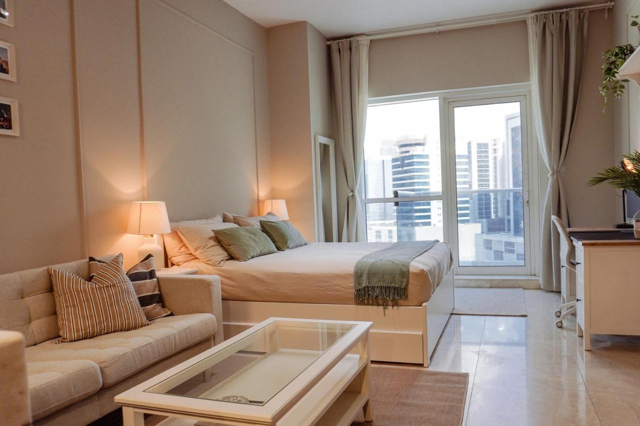 Apartment Chic In Downtown