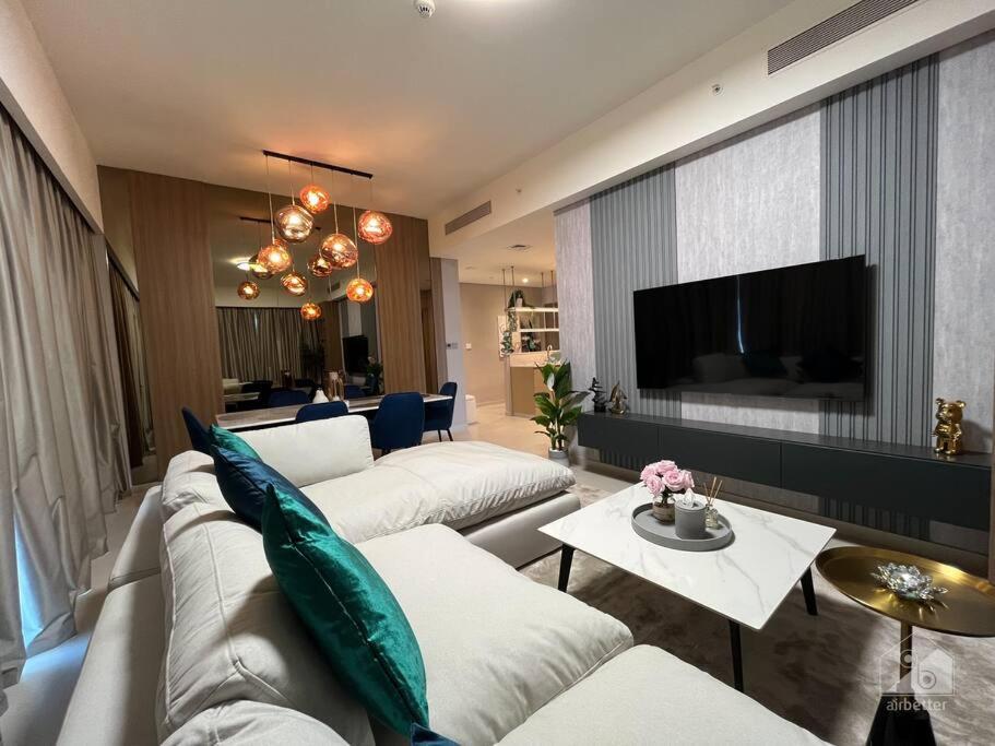 Dreamy Getaway 4b In Burj Royale Downtown Dubai