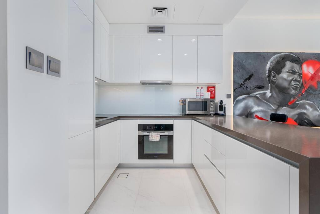 One Bedroom - 10min From Burj Khalifa - Lagoon View Apartment Dubai