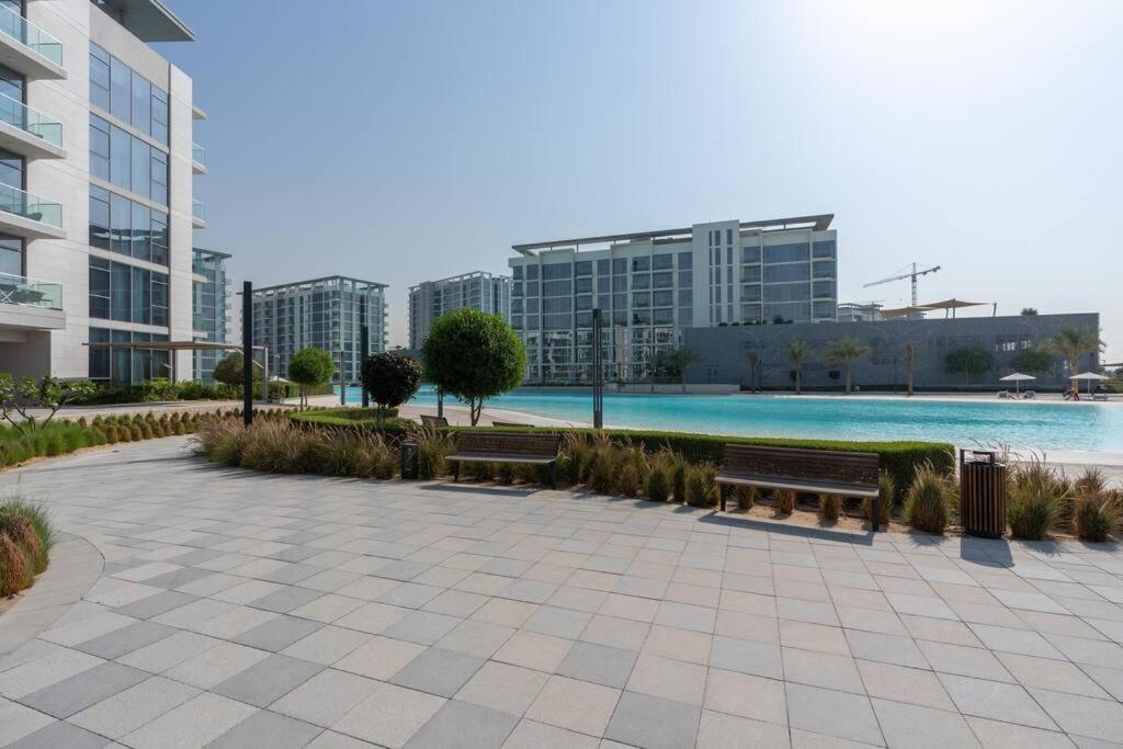 One Bedroom - 10min From Burj Khalifa - Lagoon View Apartment