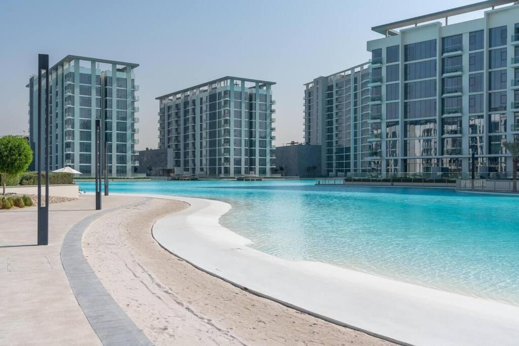 One Bedroom - 10min From Burj Khalifa - Lagoon View Apartment *