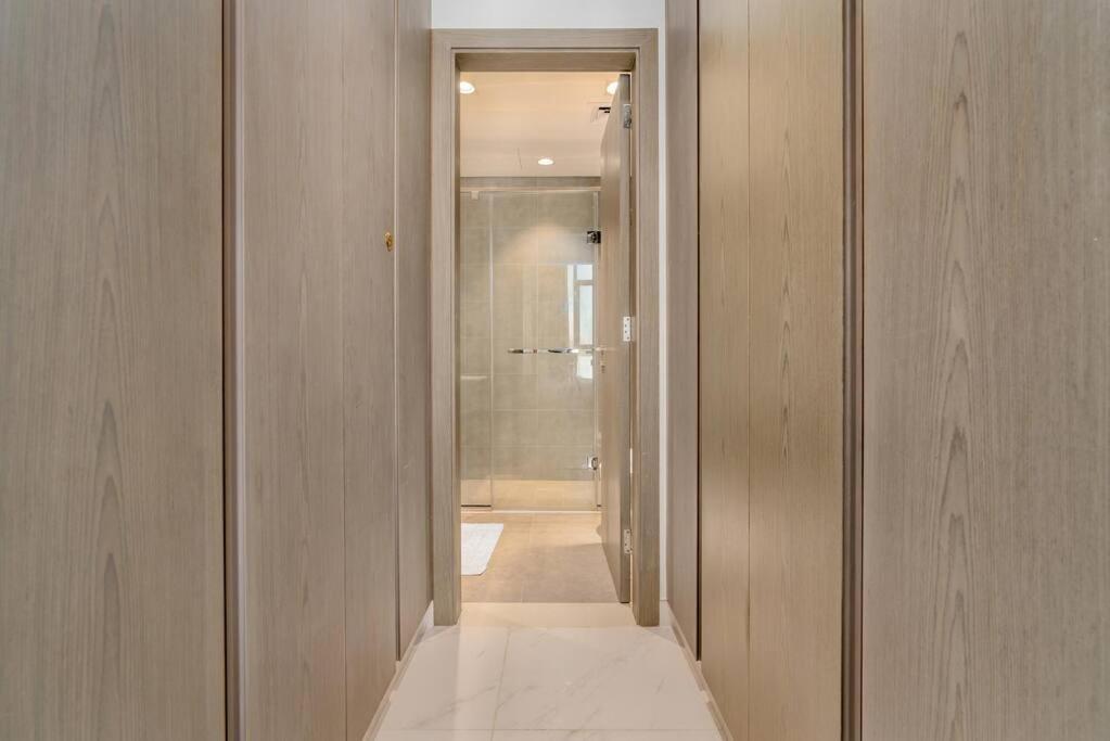 One Bedroom - 10min From Burj Khalifa - Lagoon View *