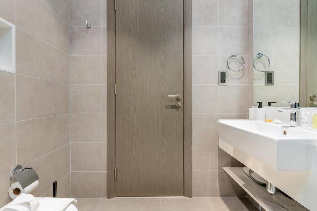 One Bedroom - 10min From Burj Khalifa - Lagoon View Dubai