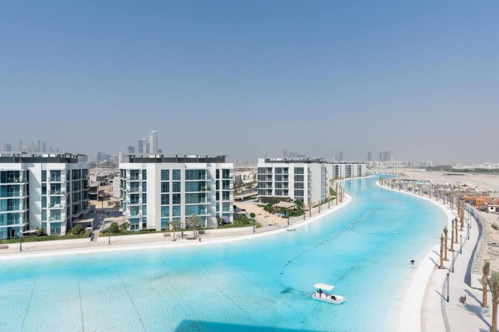 One Bedroom - 10min From Burj Khalifa - Lagoon View Apartment