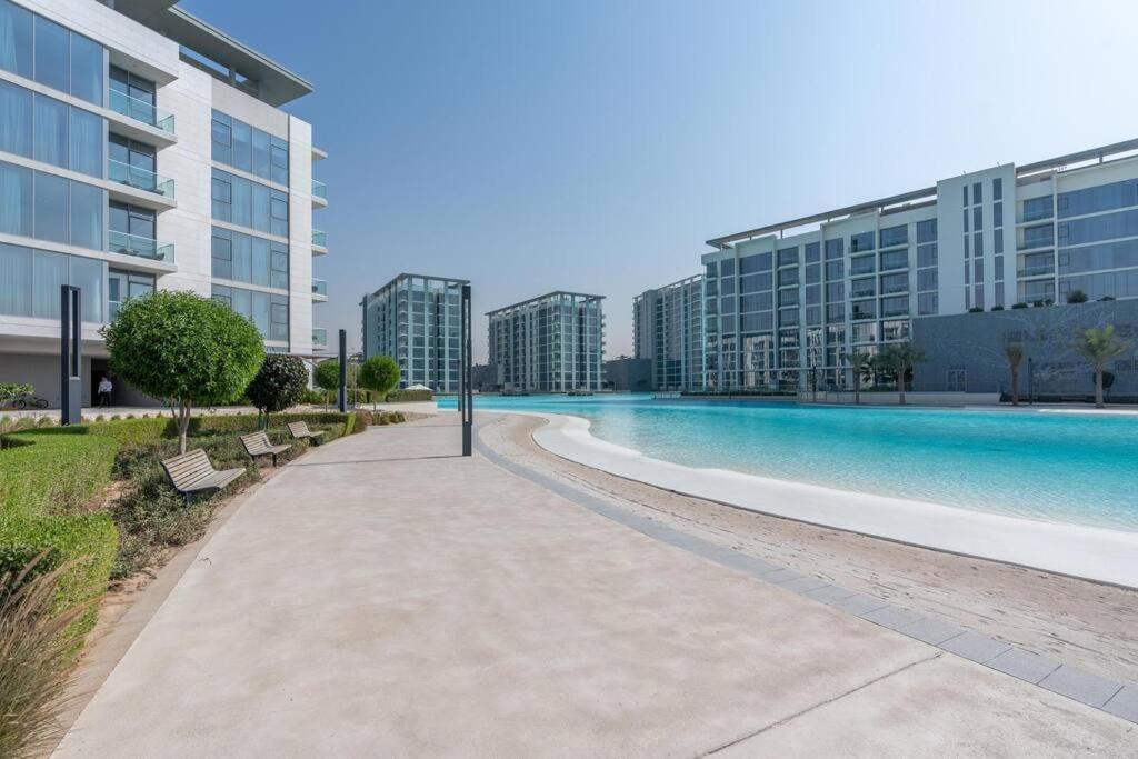 One Bedroom - 10min From Burj Khalifa - Lagoon View Apartment