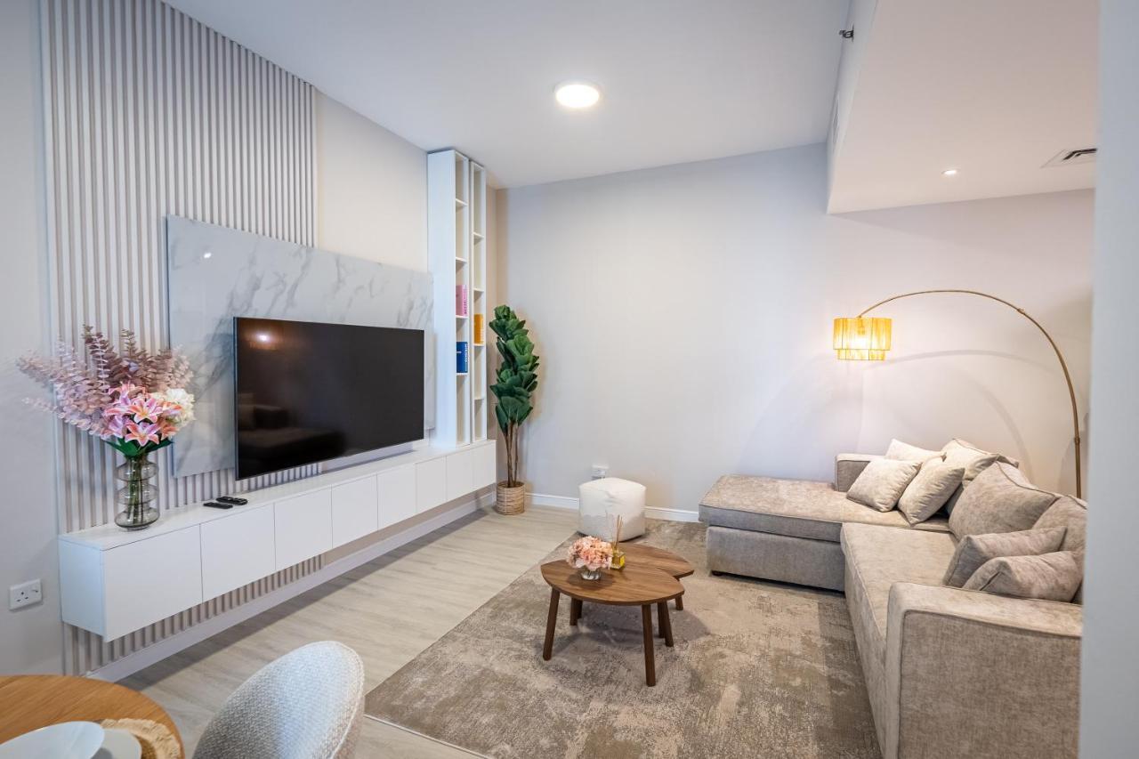 Daniels Spacious 1br In Heart Of Marina * Dubai