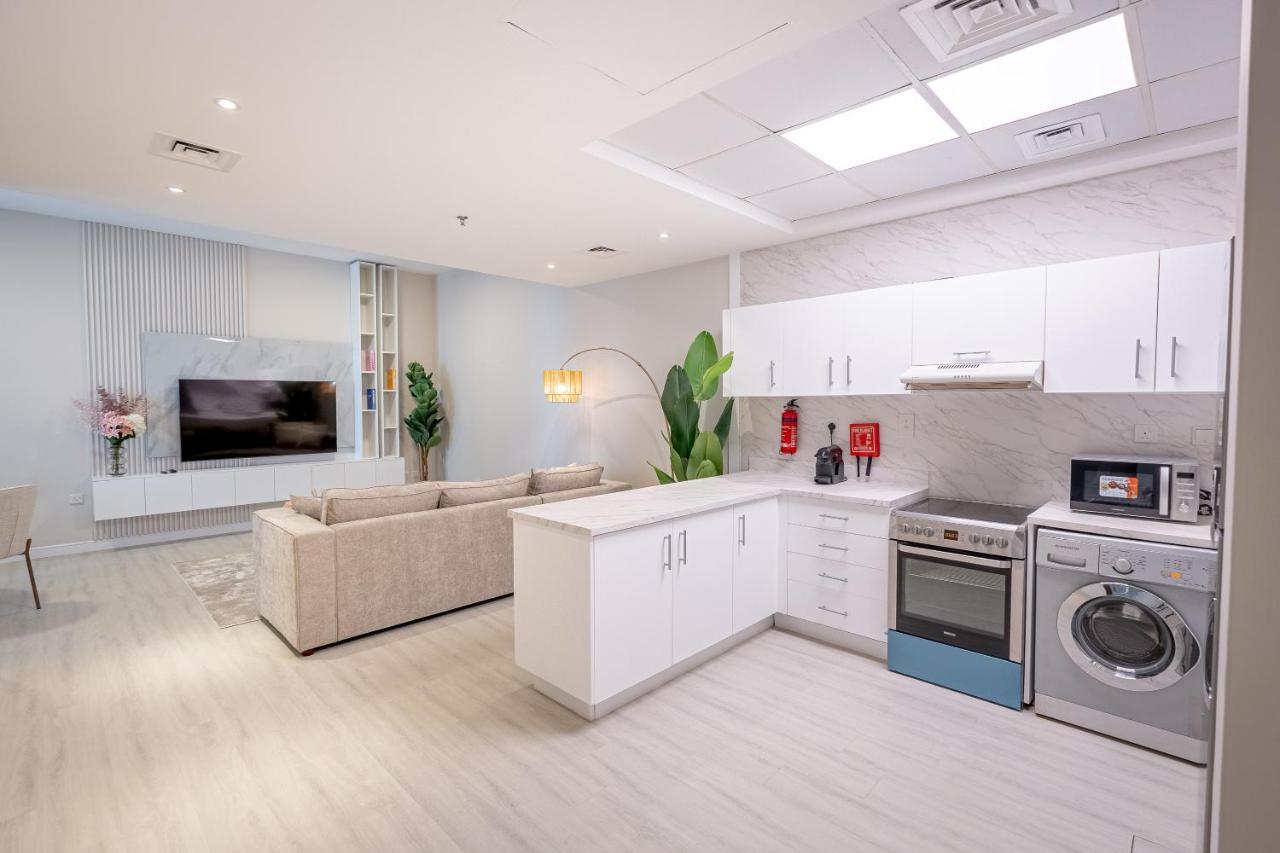 Daniels Spacious 1br In Heart Of Marina * Dubai