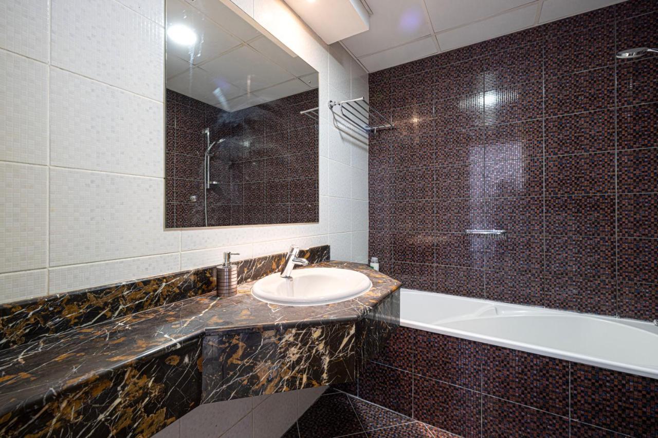 Luxury 1 Bedroom Full Marina View, Sleeps 5, 1 Min To Metro * Dubai