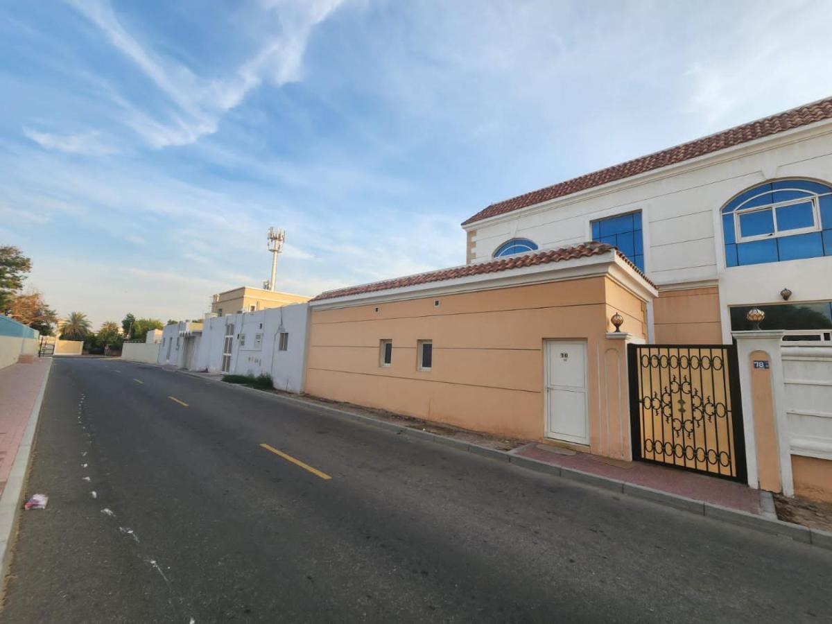 Guest house Couple With Attached Bathroom Dubai