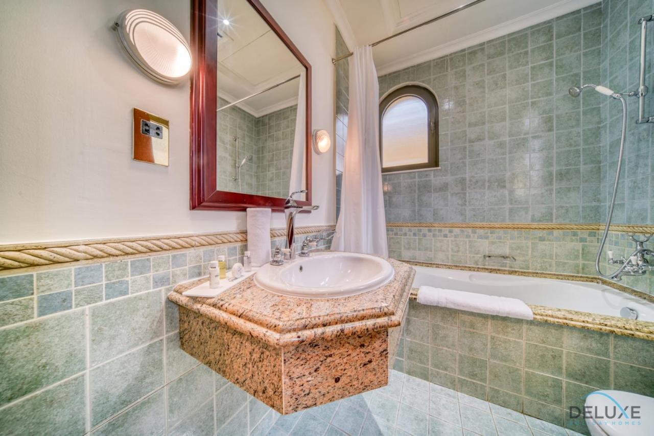 Premier 6br With Assistant's And Private Pool In Frond E Palm Jumeirah By Deluxe Homes Apartment