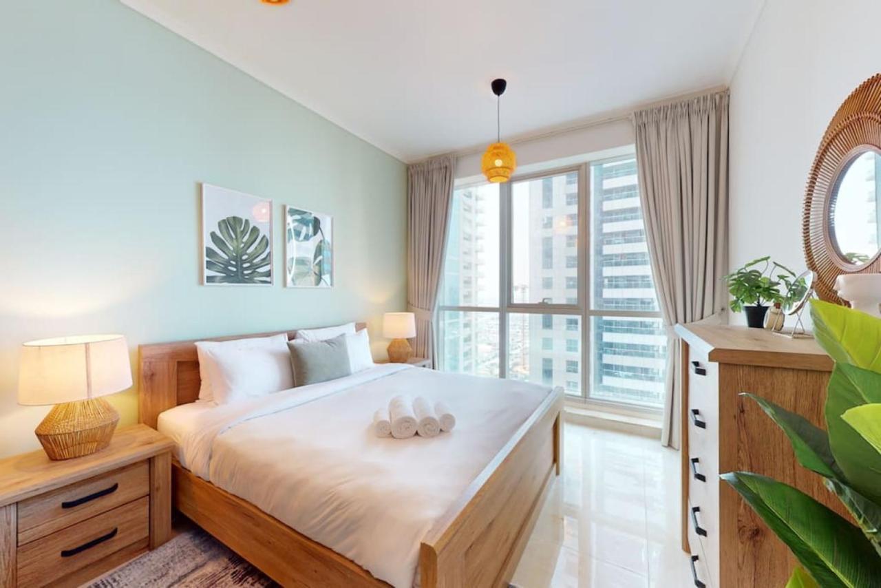 Torch Tower - Colourful Two Bedroom With View *