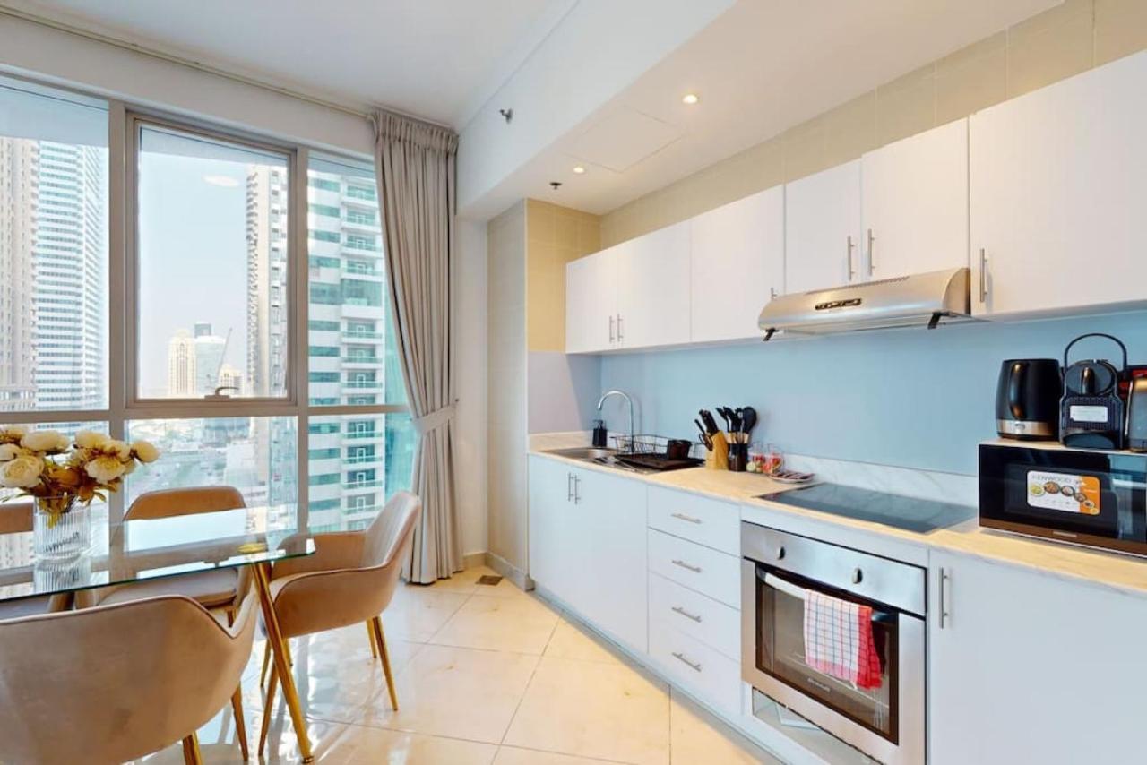Apartment Torch Tower - Colourful Two Bedroom With View Dubai