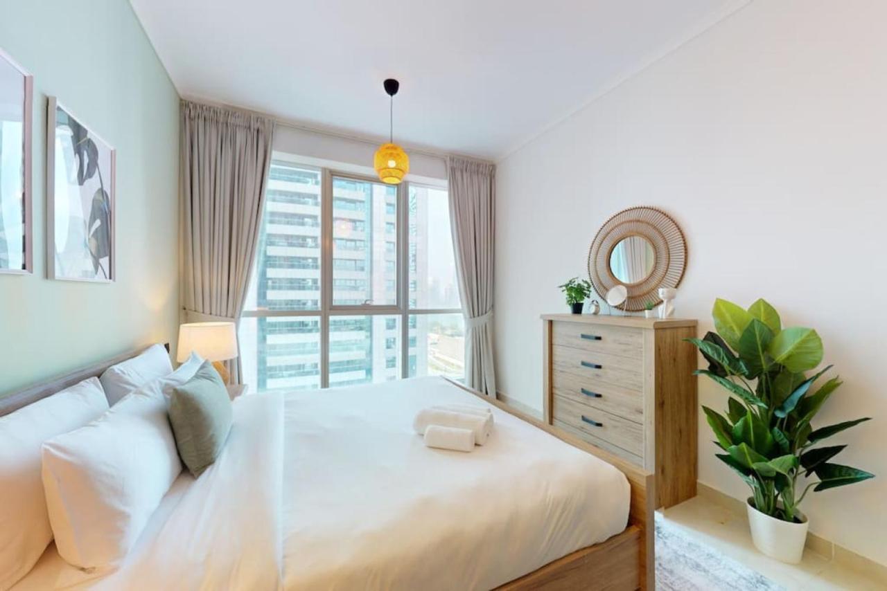Torch Tower - Colourful Two Bedroom With View Dubai