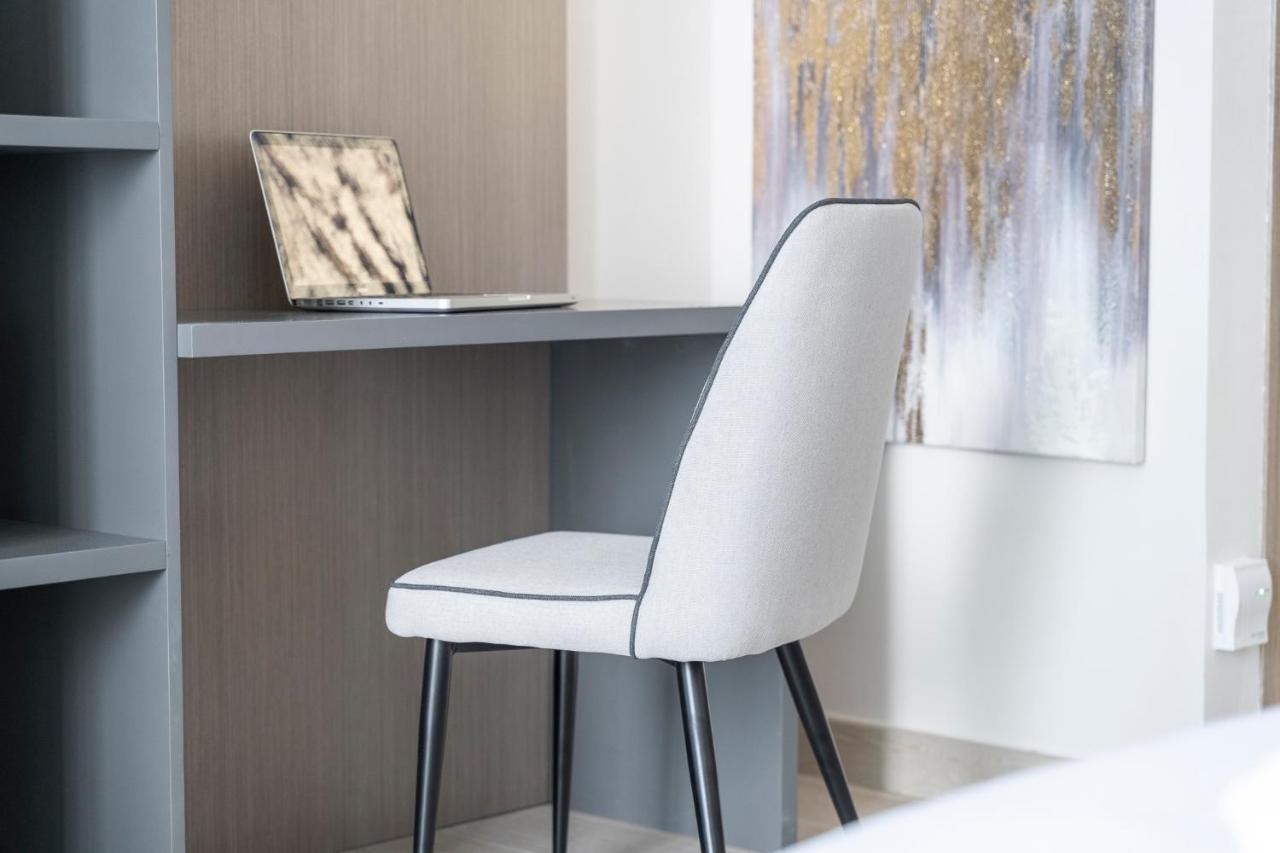 Dive Into Luxury At Liv - Suiteable Apartment *