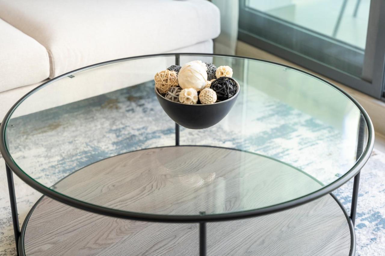 Dive Into Luxury At Liv - Suiteable Apartment