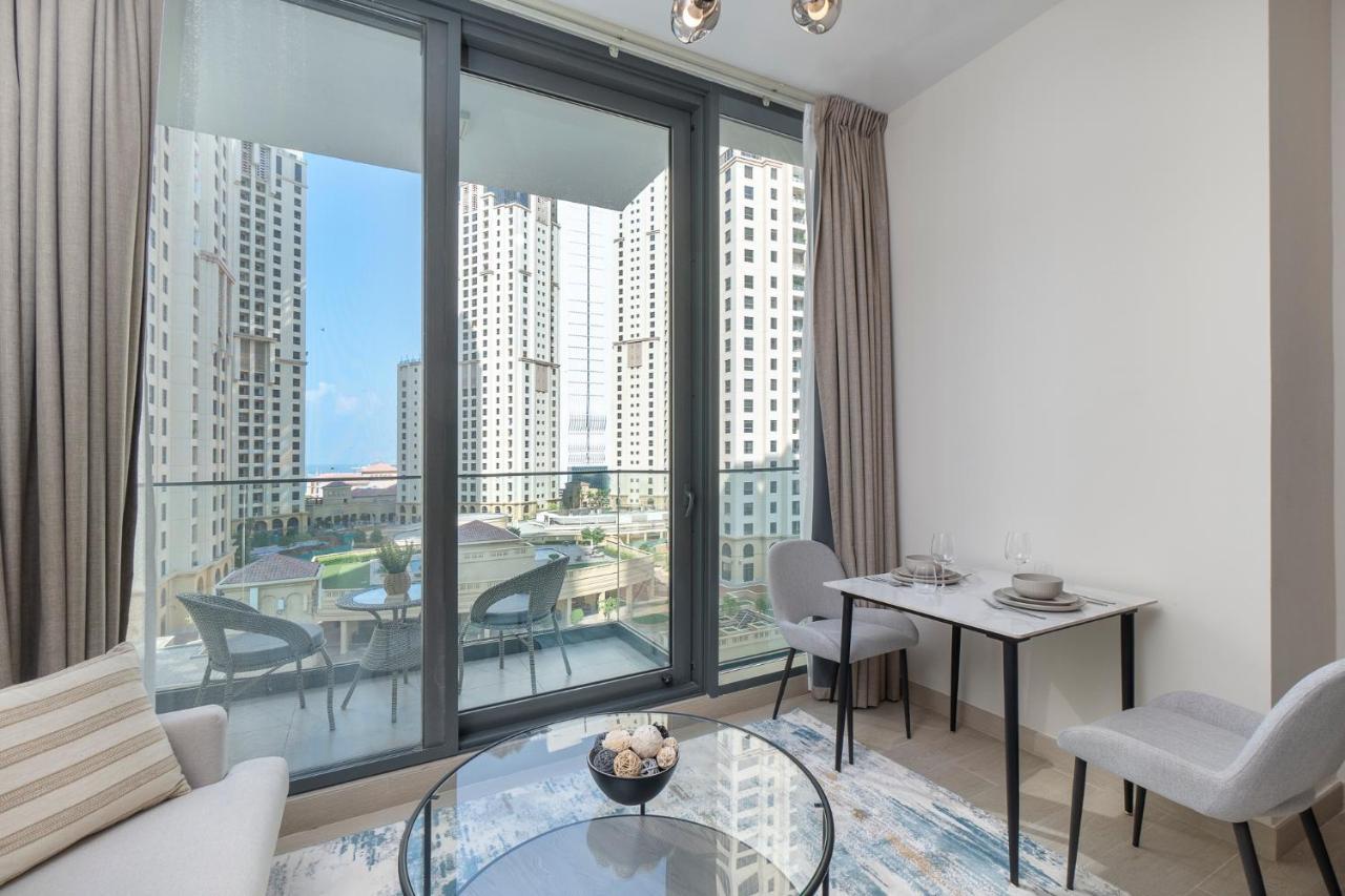 Apartment Dive Into Luxury At Liv - Suiteable