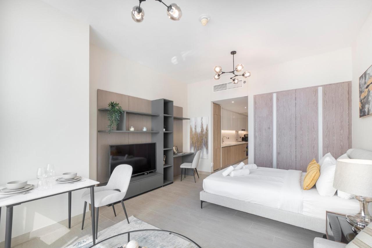 Apartment Dive Into Luxury At Liv - Suiteable