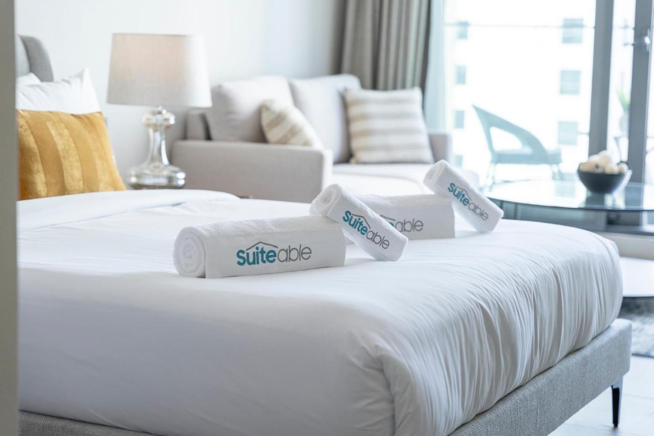 Apartment Dive Into Luxury At Liv - Suiteable