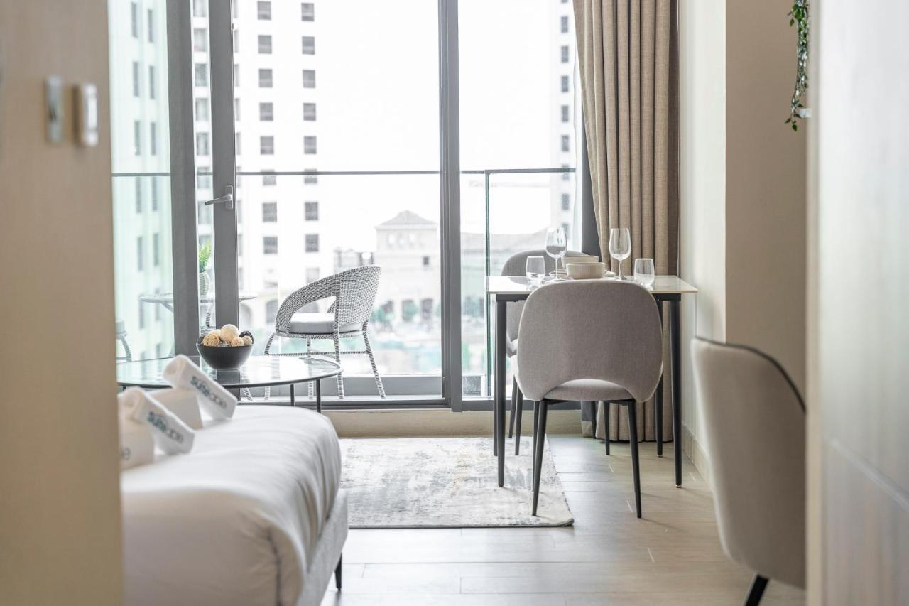 Dive Into Luxury At Liv - Suiteable Apartment