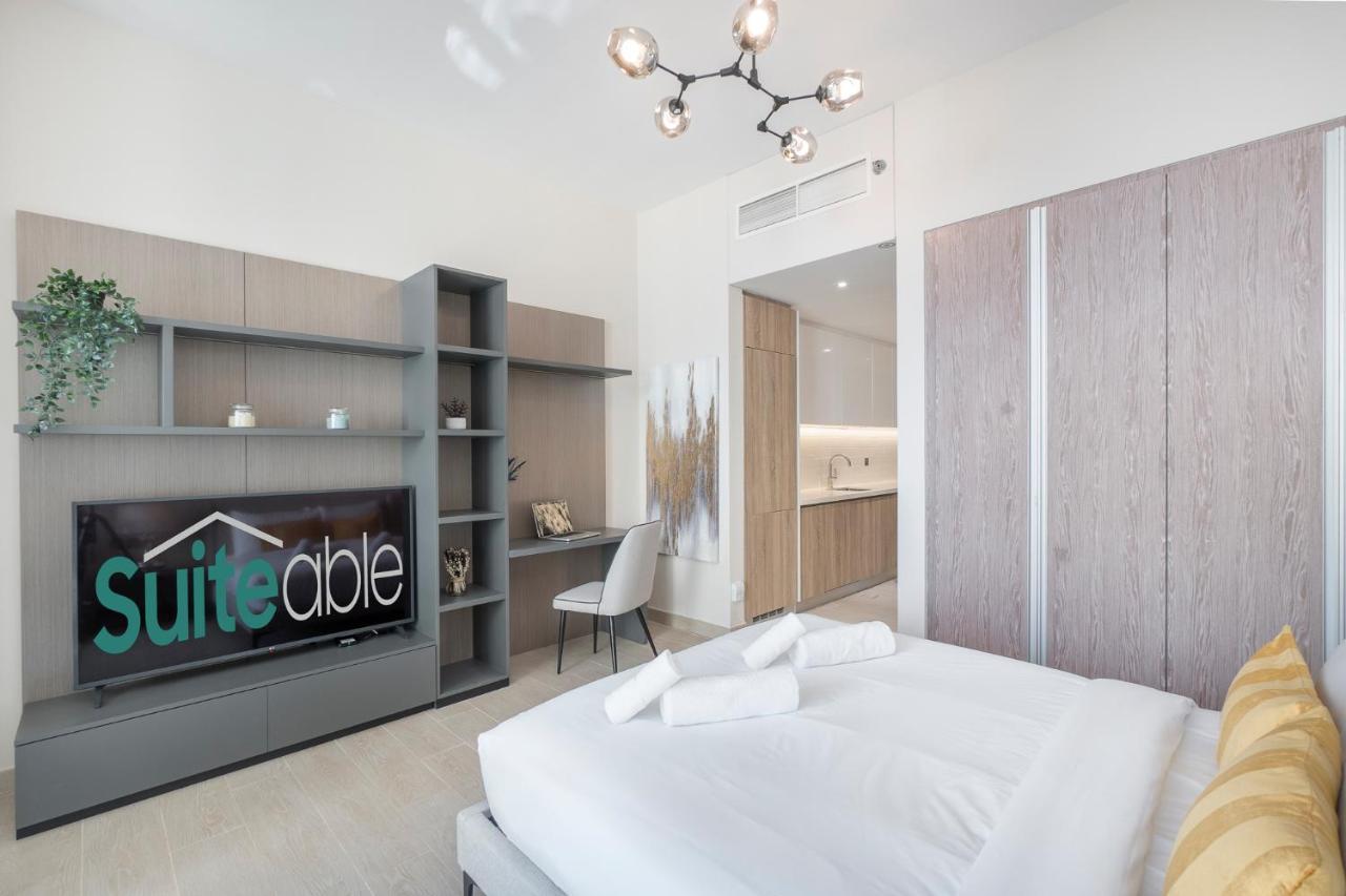 Dive Into Luxury At Liv - Suiteable *