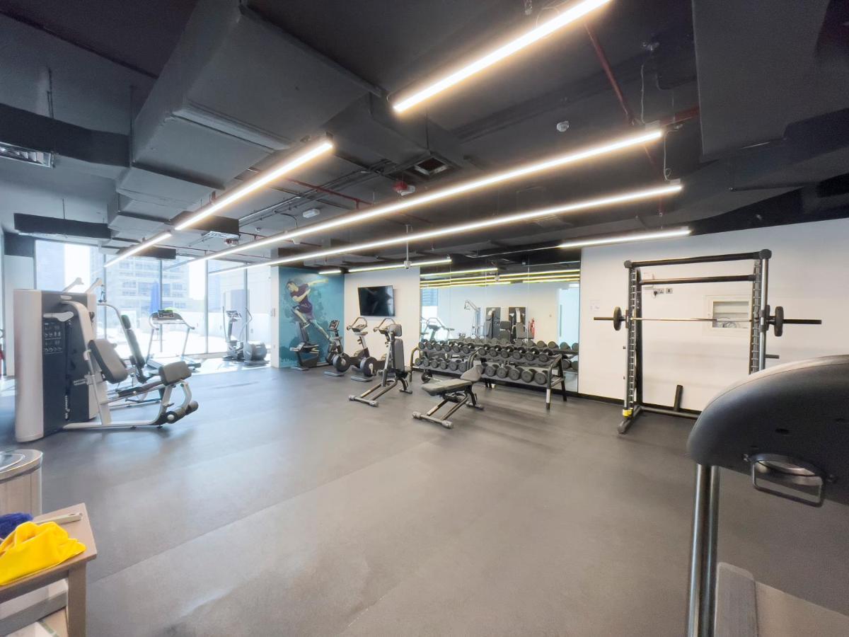 Dive Into Luxury At Liv - Suiteable Apartment