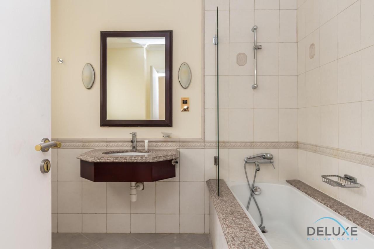 Charming 5br With Assistant's And Private Pool On Palm Jumeirah By Deluxe Apartment *