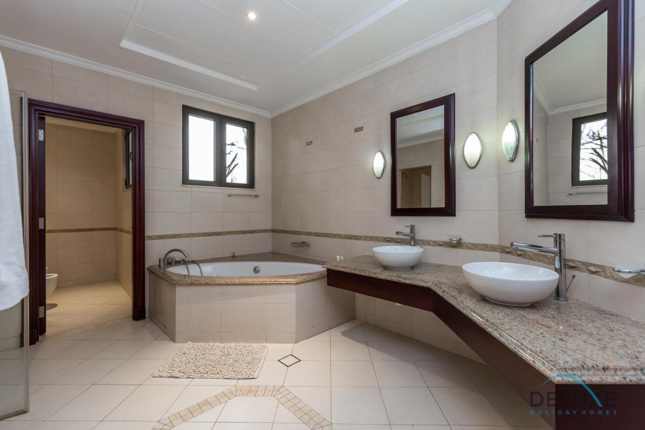 Charming 5br With Assistant's And Private Pool On Palm Jumeirah By Deluxe