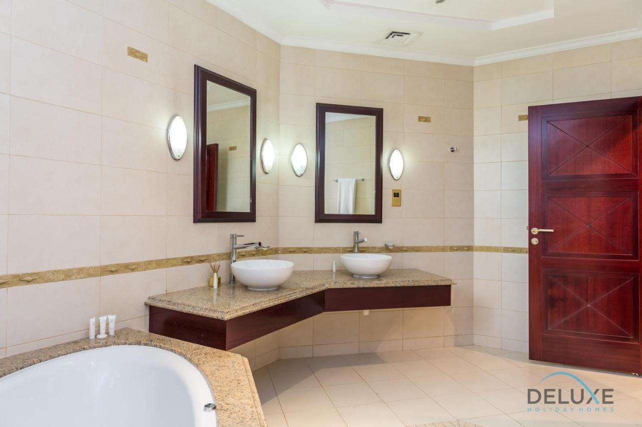 Charming 5br With Assistant's And Private Pool On Palm Jumeirah By Deluxe * Dubai