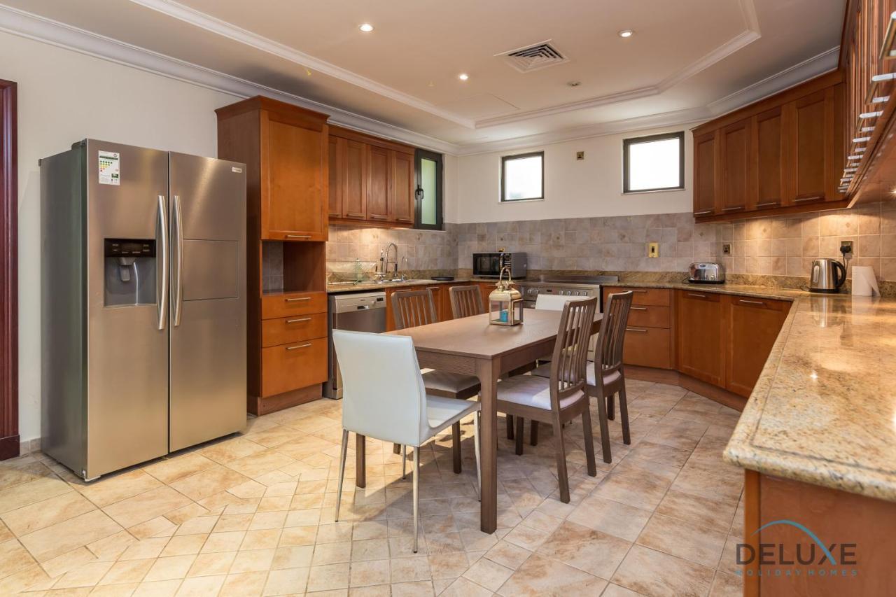 Charming 5br With Assistant's And Private Pool On Palm Jumeirah By Deluxe