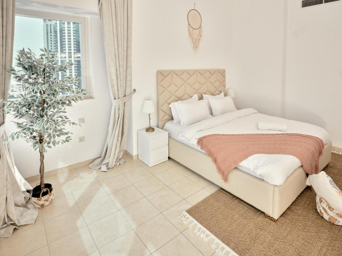 Luxury 2 Bedroom With Full Marina View Apartment Dubai