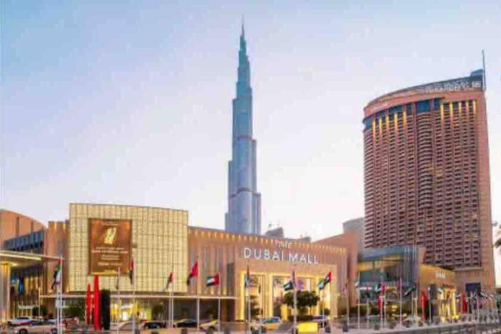 Chic Park At Mall With Pool, Gym, Squash Courts, Games & Mini Theatre! Apartment Dubai