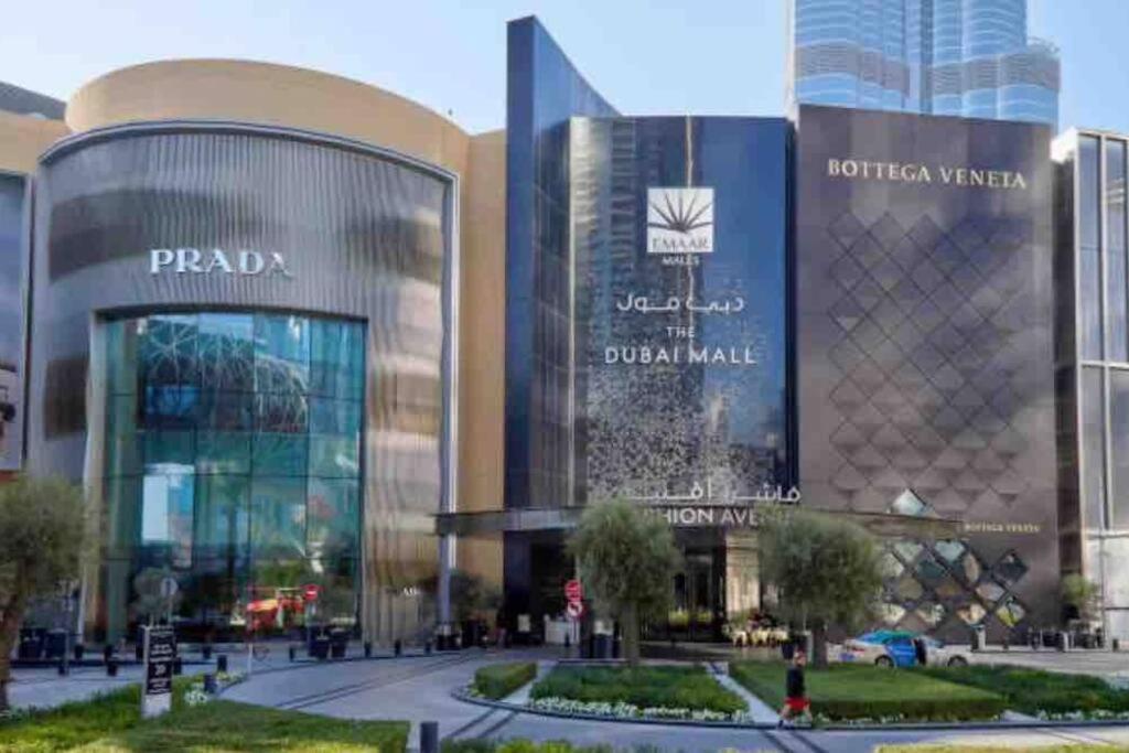 Chic Park At Mall With Pool, Gym, Squash Courts, Games & Mini Theatre!