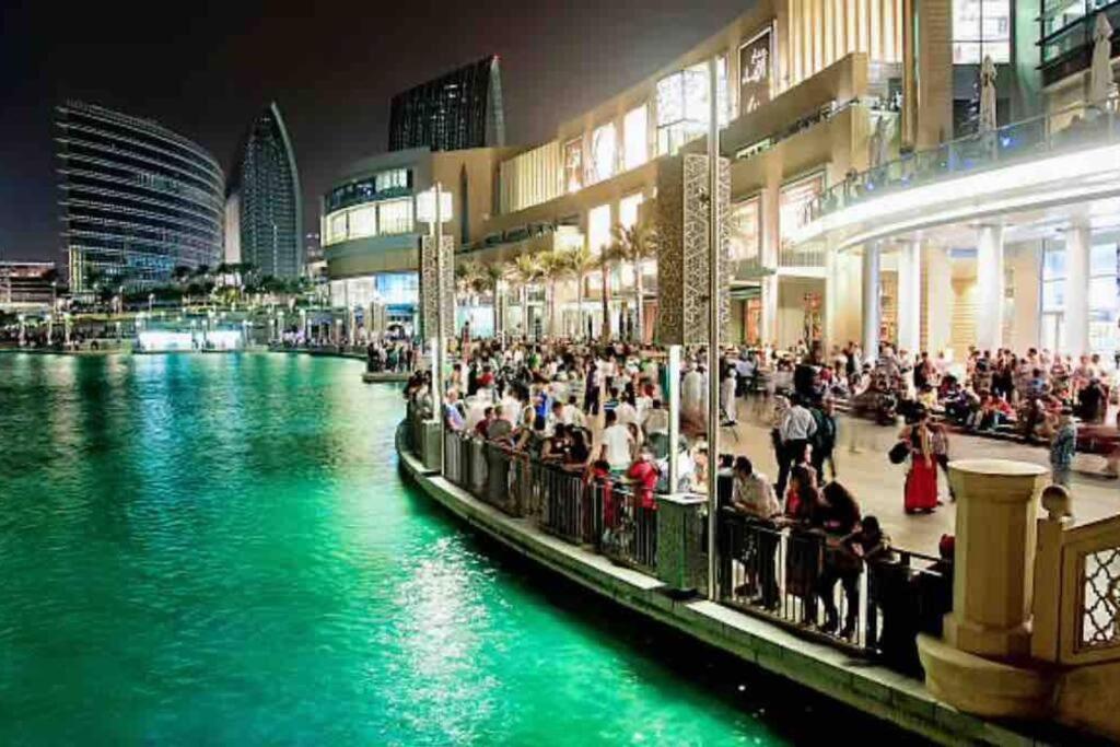 Chic Park At Mall With Pool, Gym, Squash Courts, Games & Mini Theatre! Apartment Dubai