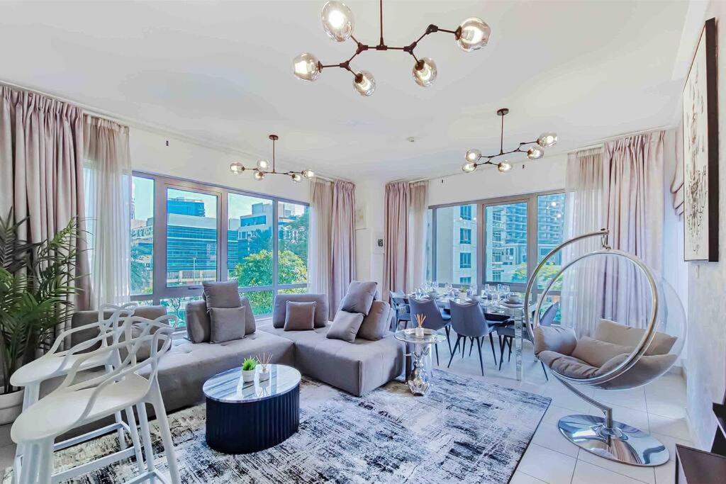 Apartment Chic Park At Mall With Pool, Gym, Squash Courts, Games & Mini Theatre! *