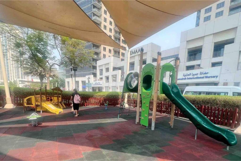 Apartment Chic Park At Mall With Pool, Gym, Squash Courts, Games & Mini Theatre!