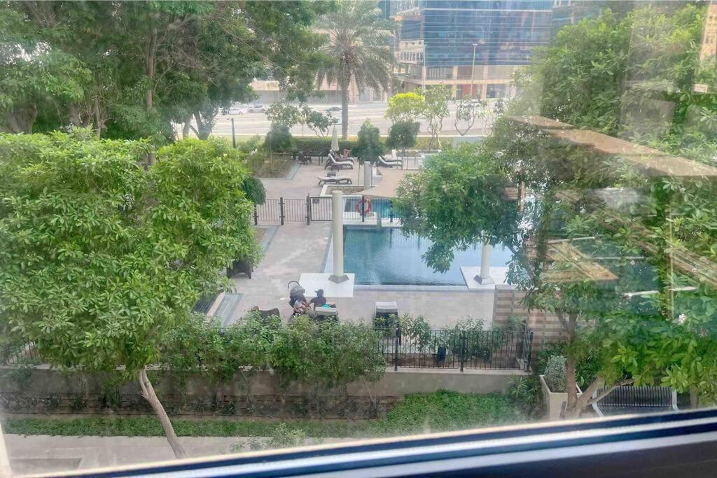 Chic Park At Mall With Pool, Gym, Squash Courts, Games & Mini Theatre! Apartment *