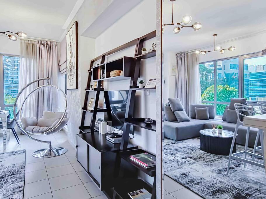 Chic Park At Mall With Pool, Gym, Squash Courts, Games & Mini Theatre! Apartment Dubai