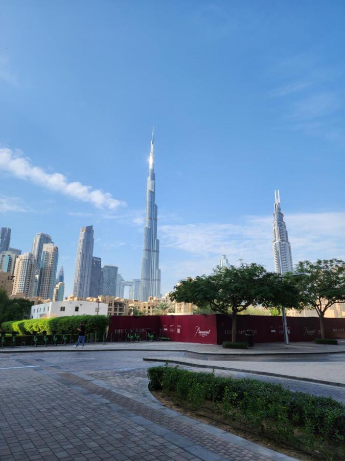 Chic Park At Mall With Pool, Gym, Squash Courts, Games & Mini Theatre! Apartment