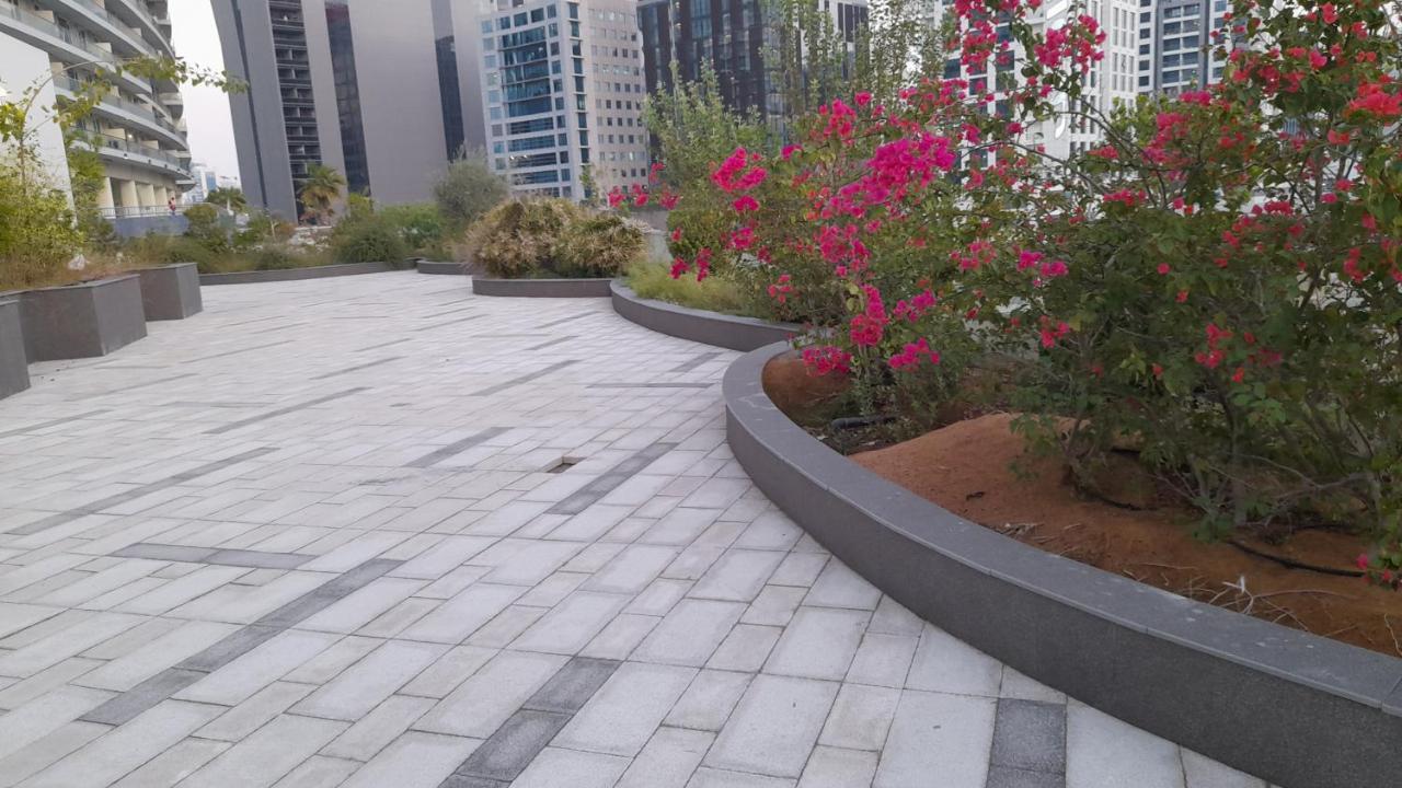 Your 2 Bbay * Dubai