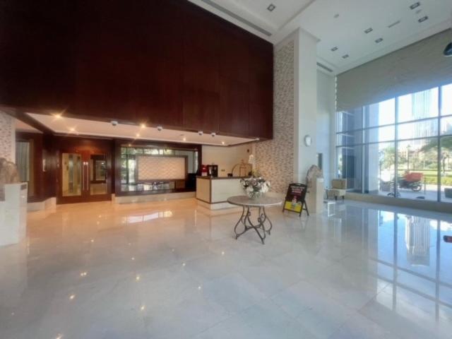Chic Park At Mall With Pool, Gym, Squash Courts, Games & Mini Theatre! Apartment