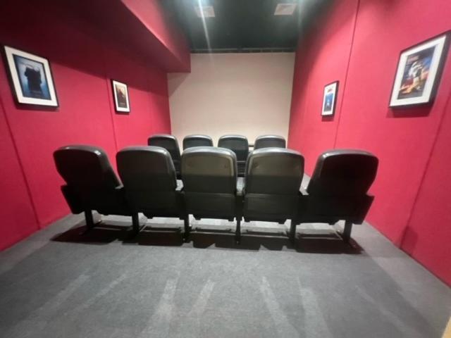 Chic Park At Mall With Pool, Gym, Squash Courts, Games & Mini Theatre! *