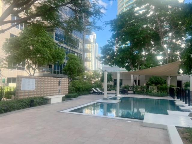 Apartment Chic Park At Mall With Pool, Gym, Squash Courts, Games & Mini Theatre! Dubai