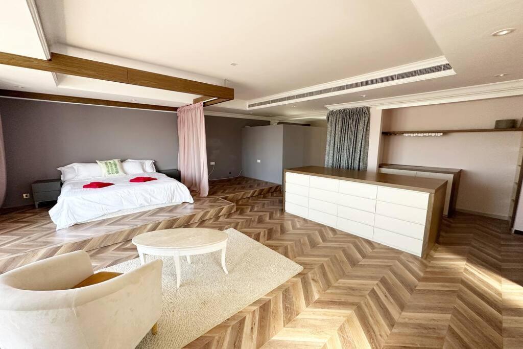 Stunnin Manresa With Private Beach & Pool On Palm Island * Dubai