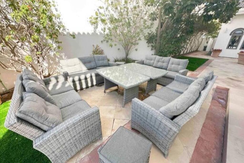 Stunnin Manresa With Private Beach & Pool On Palm Island Villa Dubai