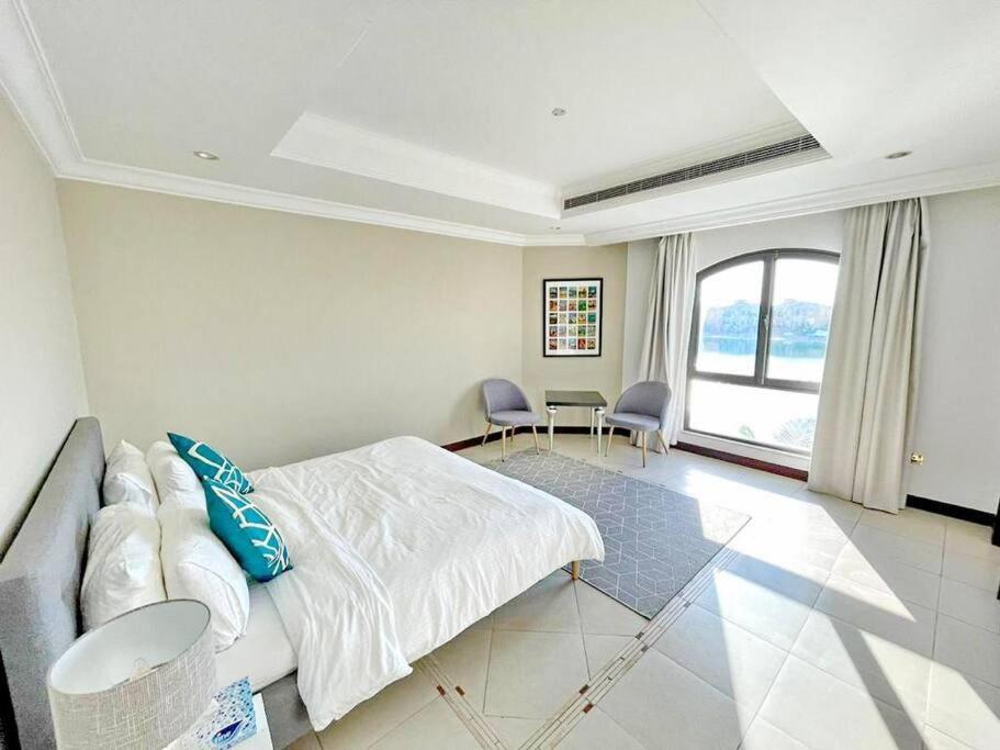 Villa Stunnin Manresa With Private Beach & Pool On Palm Island Dubai