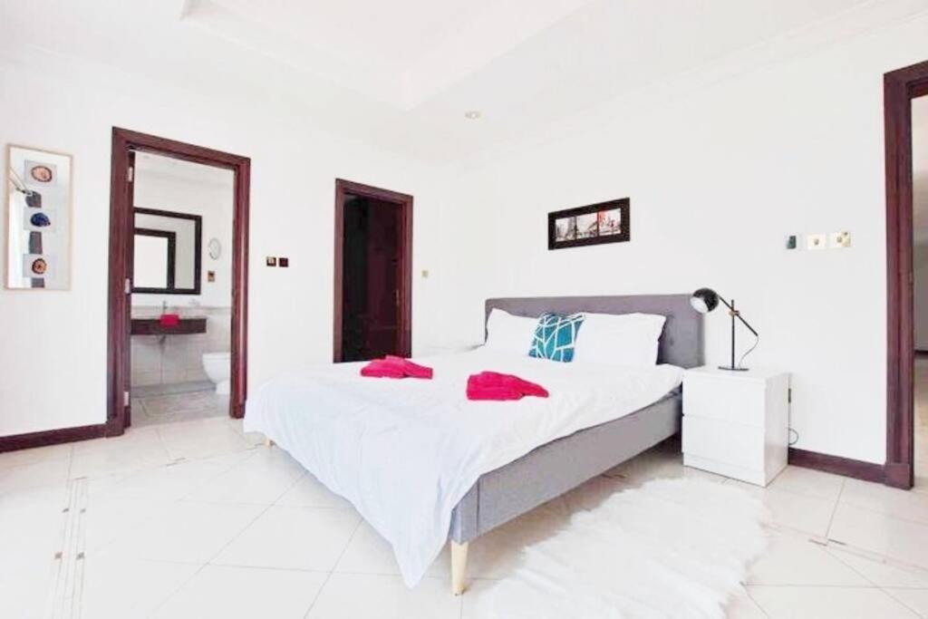 Stunnin Manresa With Private Beach & Pool On Palm Island Villa Dubai