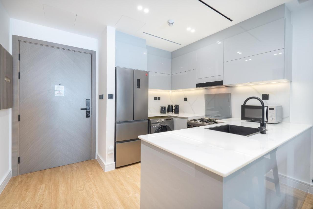 Apartment Elegant Treat With Burj Khalifa View By Suiteable *