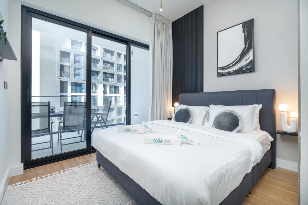 Apartment Elegant Treat With Burj Khalifa View By Suiteable Dubai
